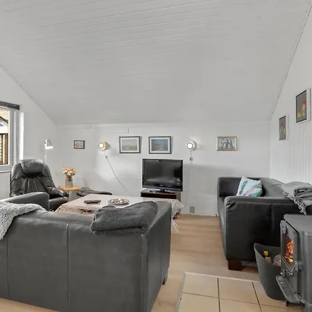 3 Bedroom Stunning Home In Oksbol بيت للعطل *