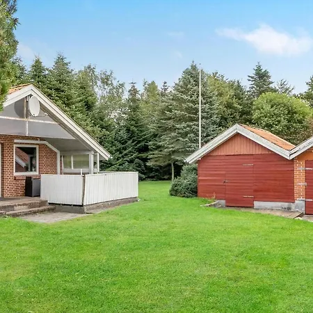 3 Bedroom Stunning Home In Oksbol *