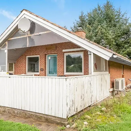3 Bedroom Lovely Home In Oksbol